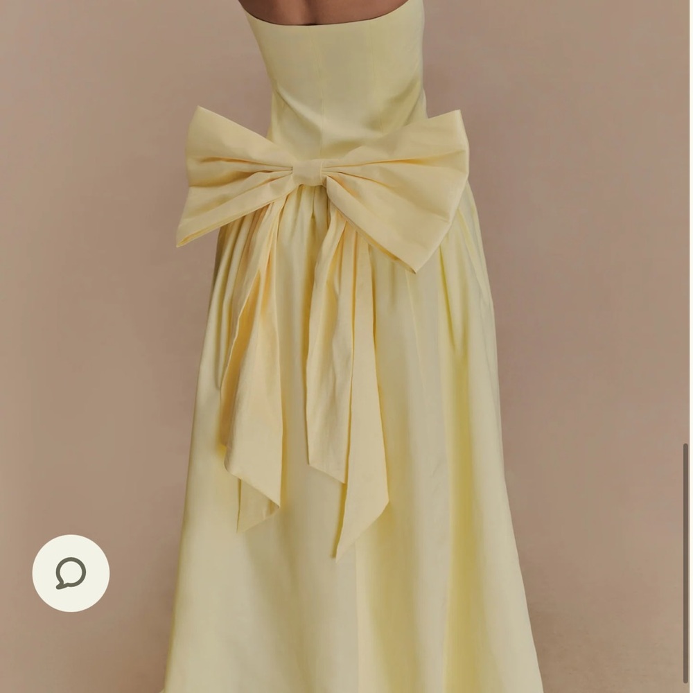 Elegant Butter Yellow Strapless Dress with Bow - Picture 2 of 4